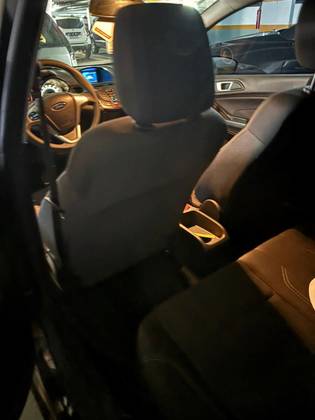 FORD FIESTA 1.6 TITANIUM HATCH 16V FLEX 4P POWERSHIFT FORD FIESTA 1.6 TITANIUM HATCH 16V FLEX 4P POWERSHIFT